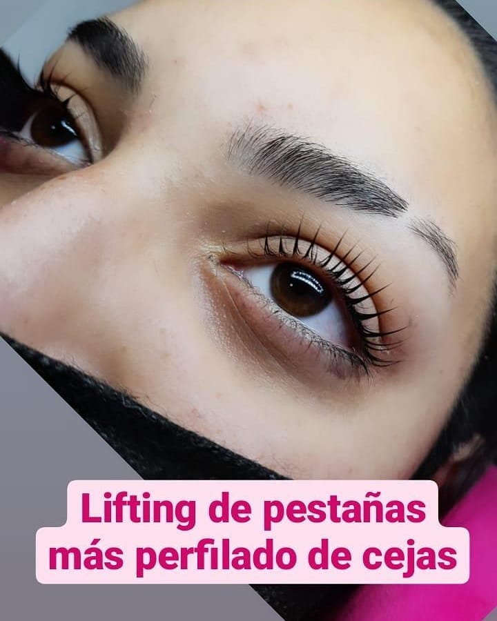 Ojo con lifting de pestañas y ceja perfilada, trabajo de Guapas